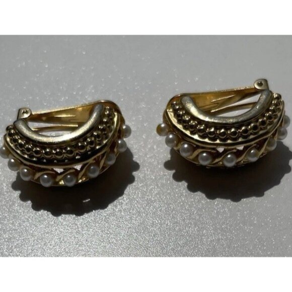 Vintage Quality Faux Pearl Gold tone Half Hoop Vintage Pierced Earrings - Picture 5 of 11